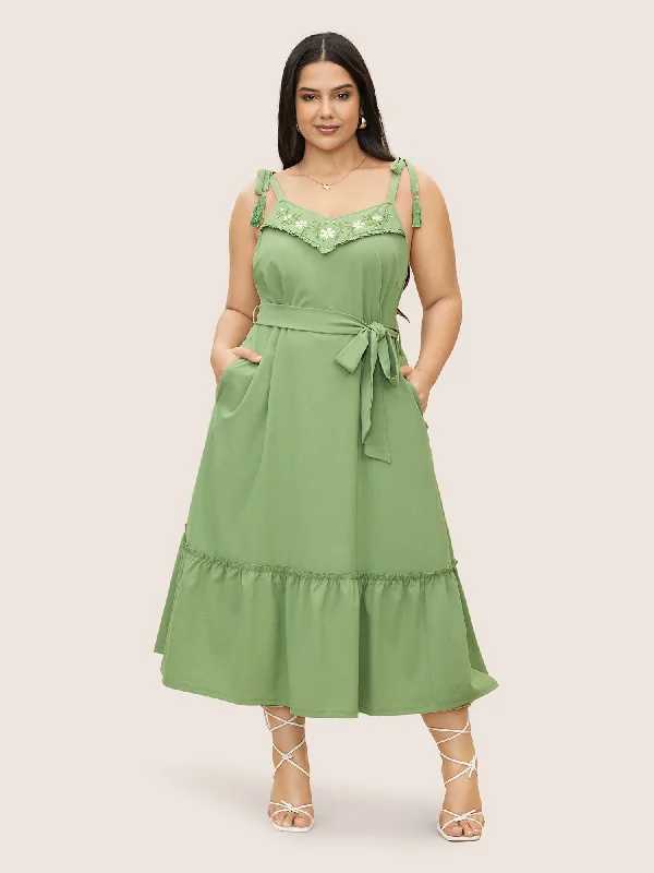 Deal Dash pleated dressFloral Embroidered Tassel Pleated Frill Trim Dress